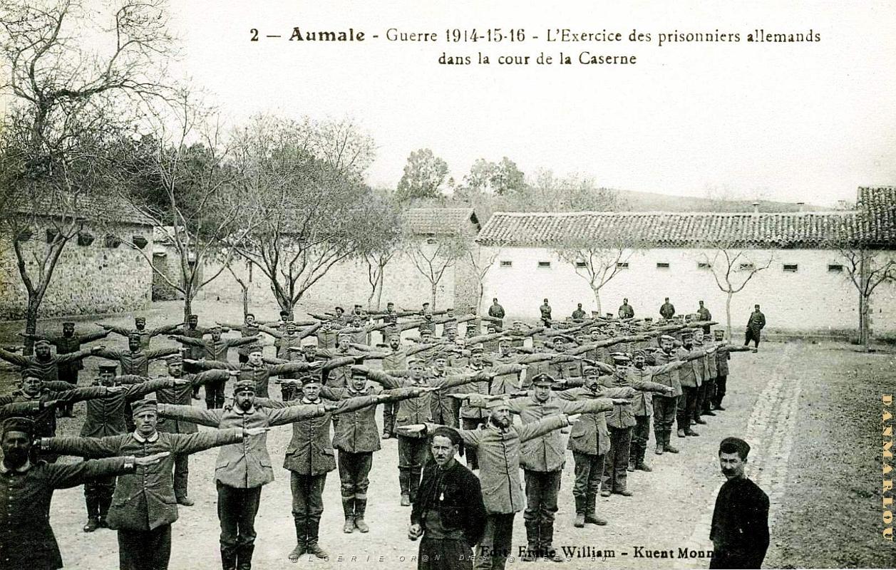 Aumale - Caserne - Prisonniers Allemands - 1914-18.jpg